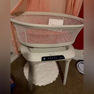 4 Moms Bassinet